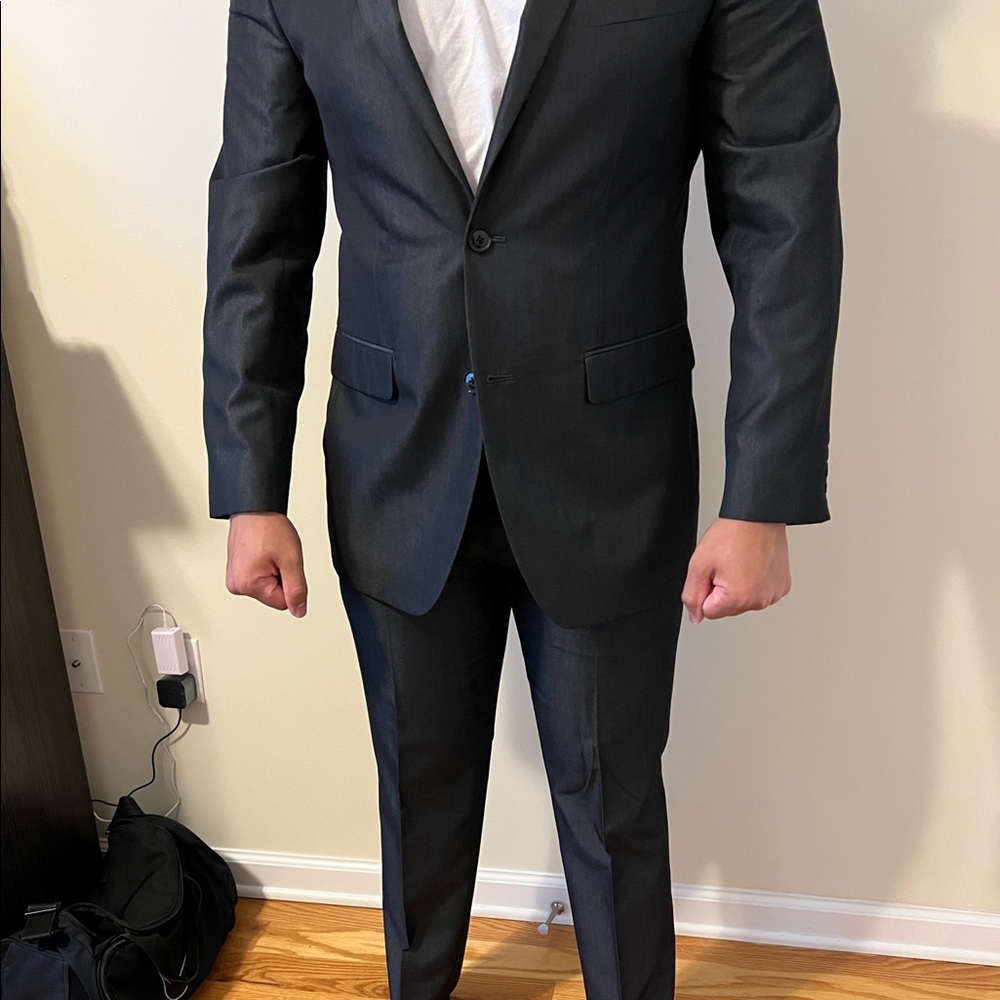 32x32 suit